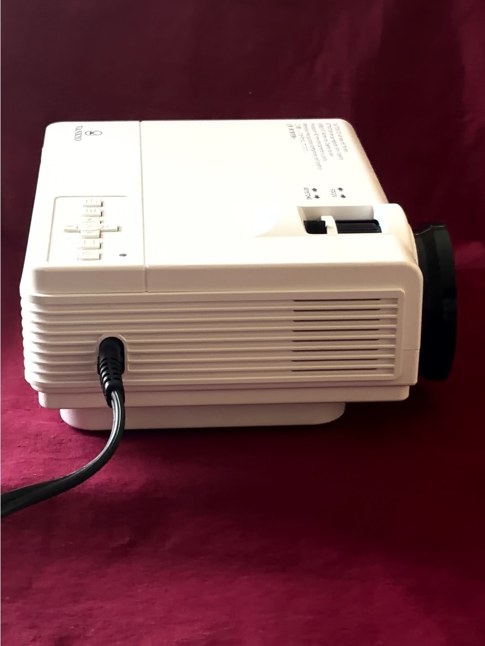Vankyo Mini Projector - Picture 4 of 9